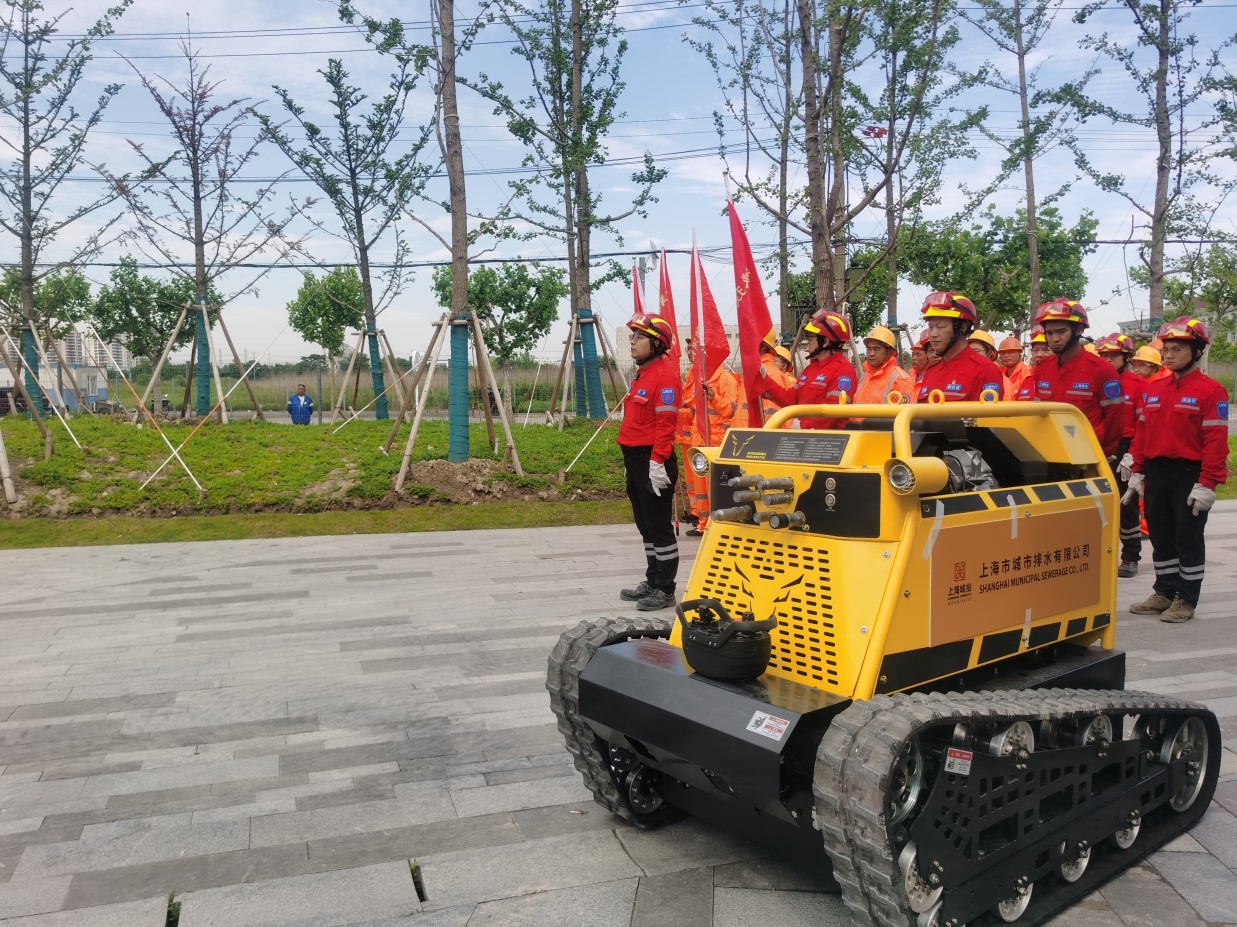 &ldquo;大水牛&rdquo;&ldquo;小河马&rdquo;齐上阵  上海5楼自拍
提升防汛能力