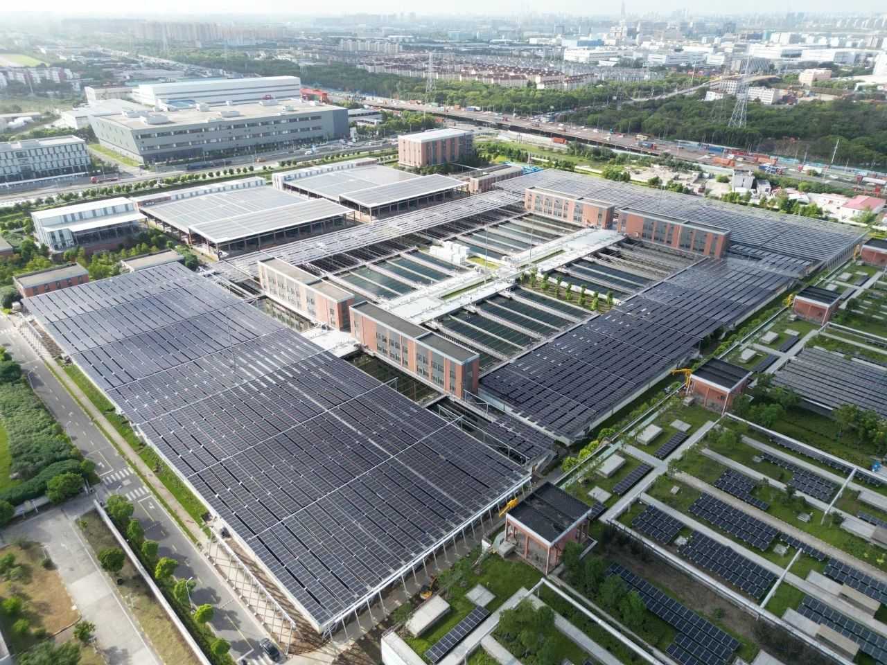 光伏赋能 5楼自拍
绘就高质量发展亮丽底色